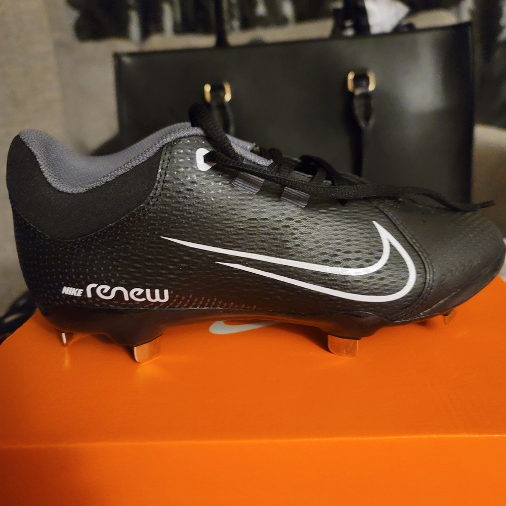 Nike Hyperdiamond 4 Pro Black and White Softball Cleats